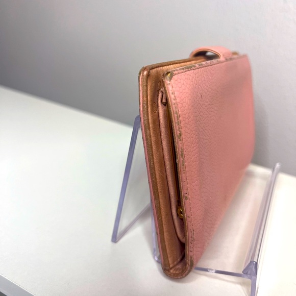 Pink Chanel with kiss lock - Picture 2 of 6